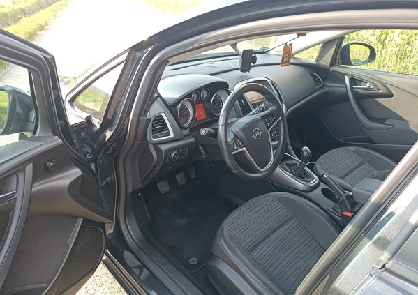 Opel Astra cena 33000 przebieg: 131000, rok produkcji 2015 z Bukowno małe 154